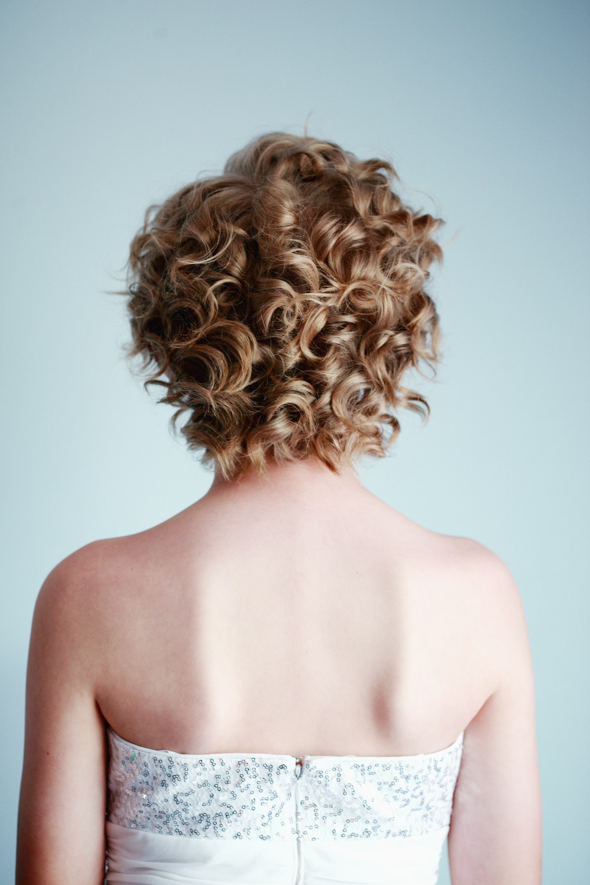 Natural curls with a carefully shaped silhouette