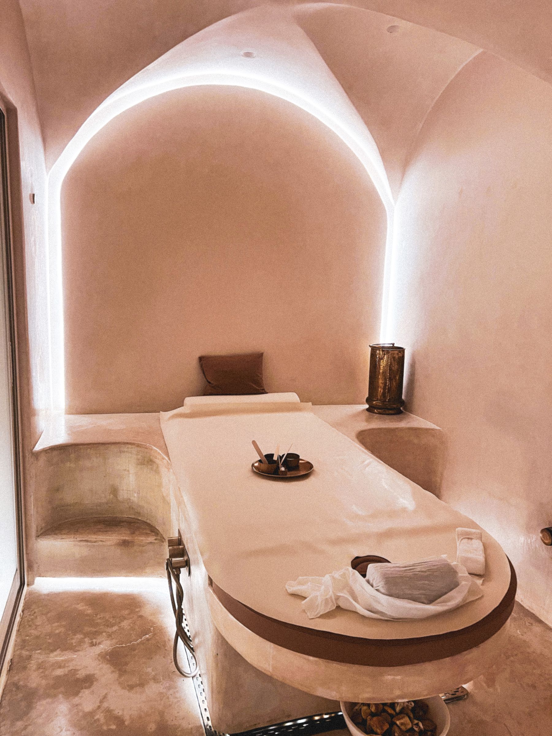 Soft arches and natural textures in a quiet spa room