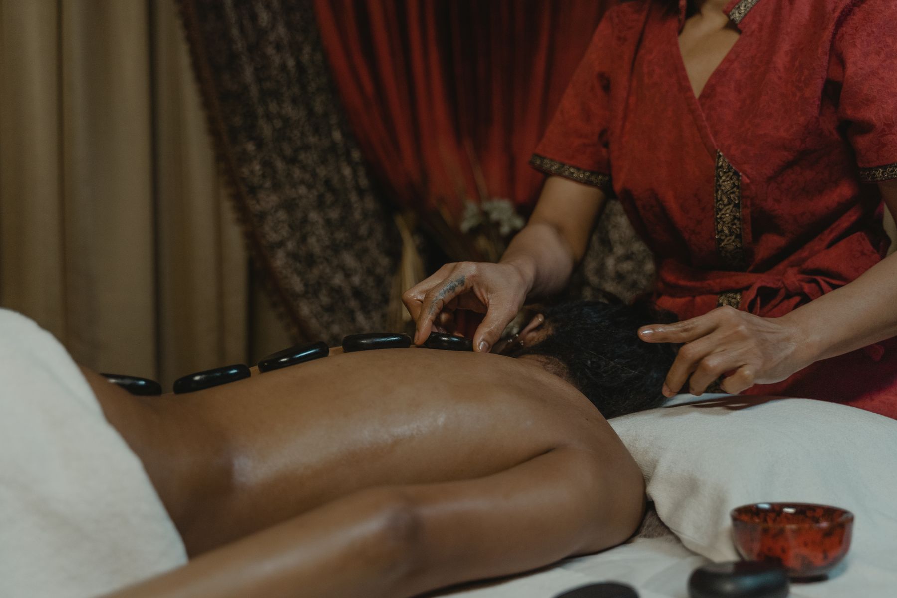 Botanical Compress Ritual — illustrative spa photograph